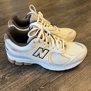 New Balance 2002r